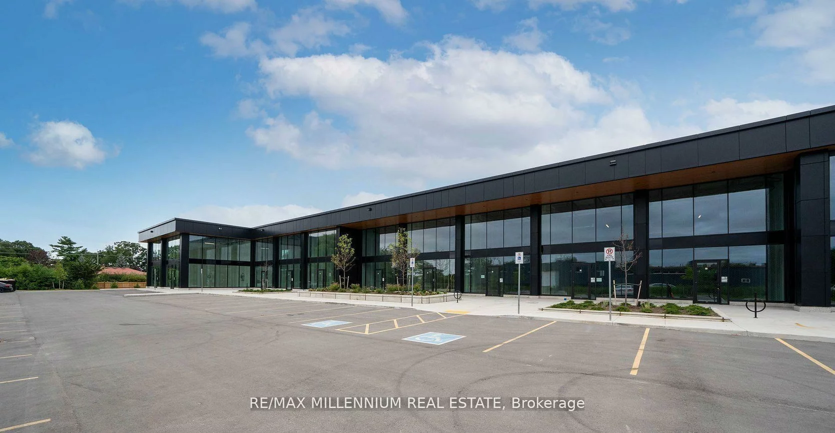 530, Speers, 1014 - QE Queen Elizabeth, Oakville