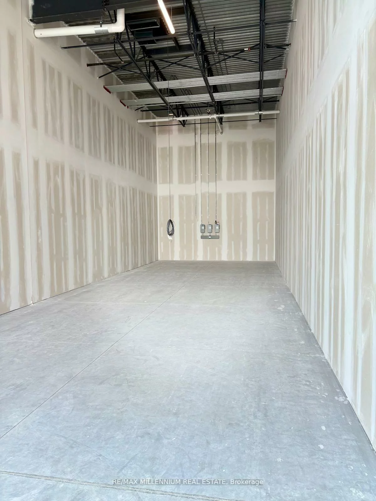 530, Speers, 1014 - QE Queen Elizabeth, Oakville