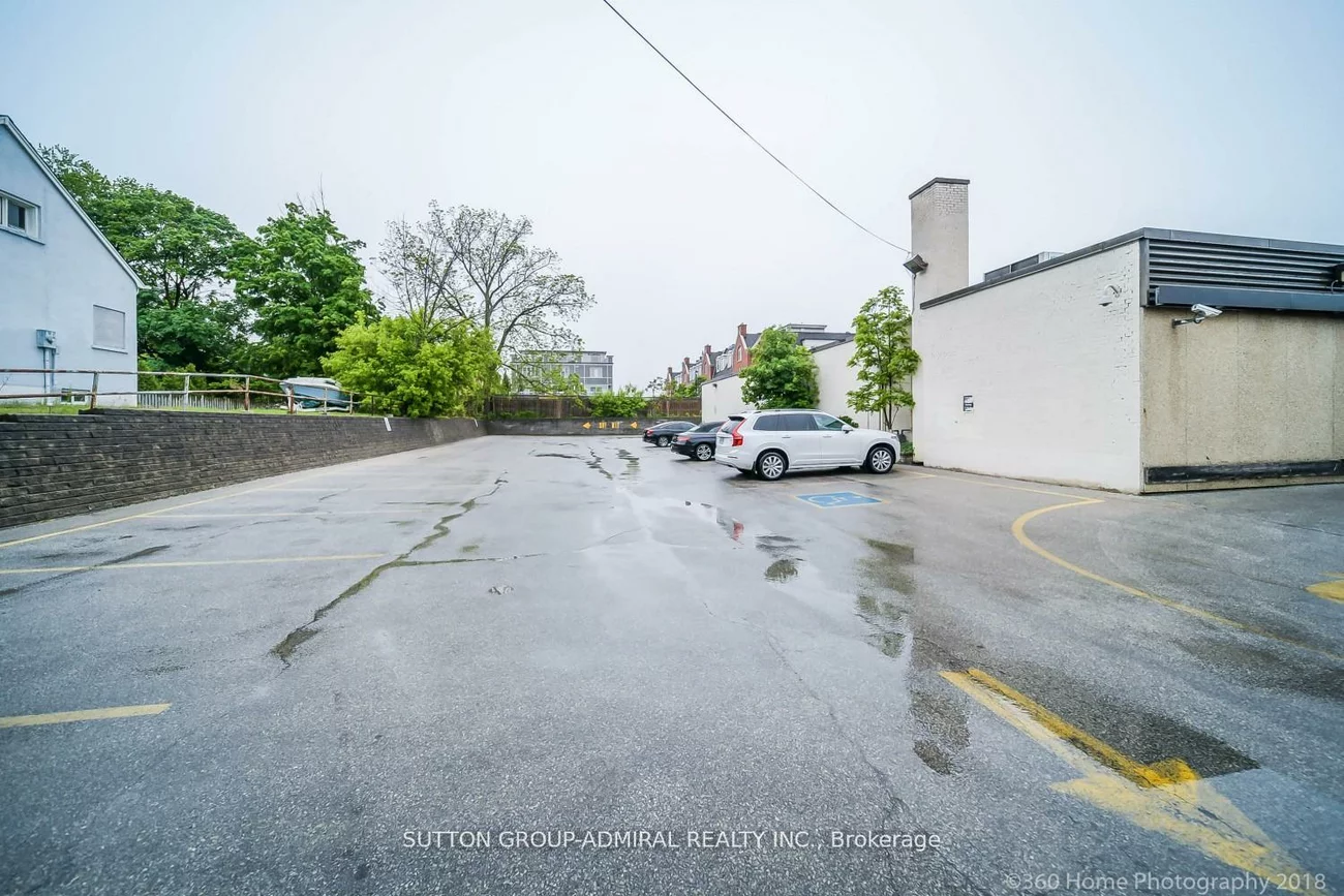 104, Lakeshore, 1002 - CO Central, Oakville