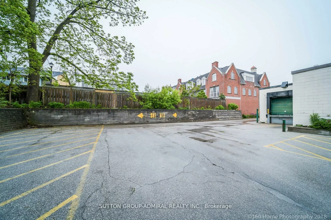 104, Lakeshore, 1002 - CO Central, Oakville