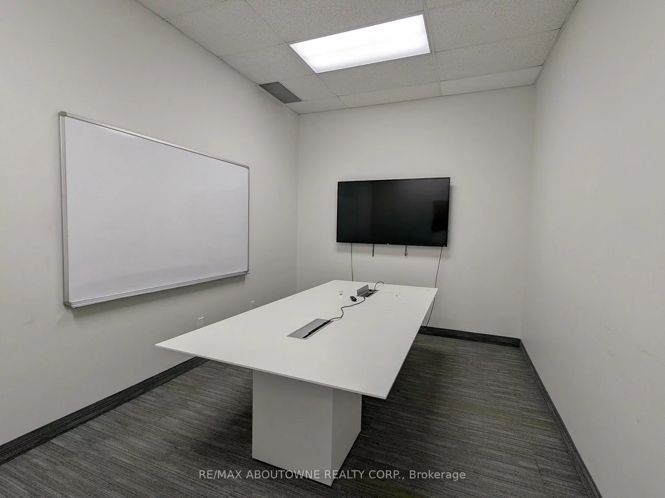 1273, North Service, 1014 - QE Queen Elizabeth, Oakville