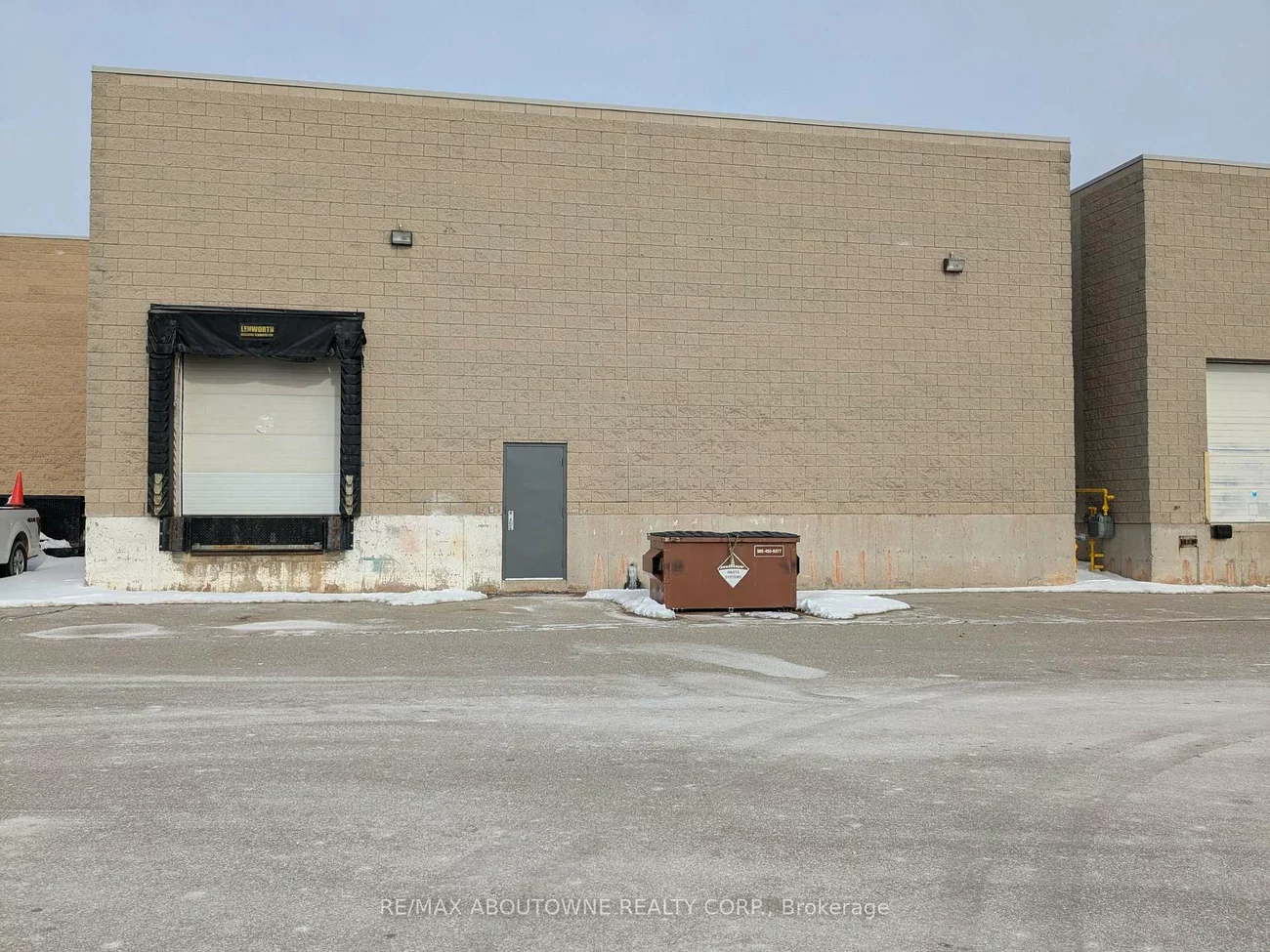 1273, North Service, 1014 - QE Queen Elizabeth, Oakville