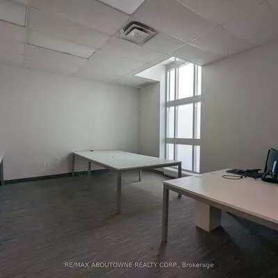 1273, North Service, 1014 - QE Queen Elizabeth, Oakville