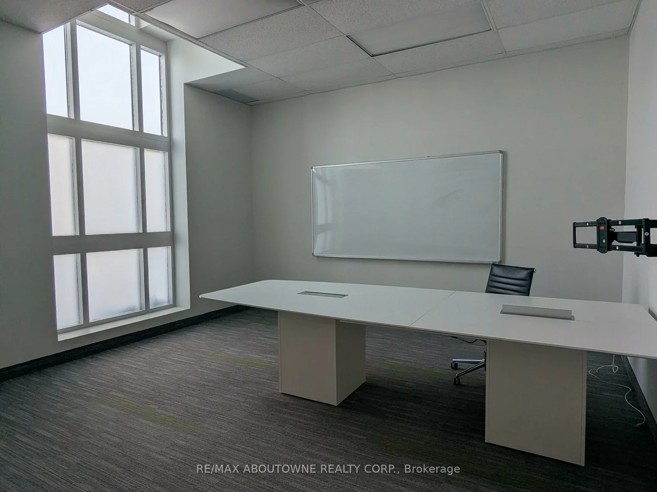 1273, North Service, 1014 - QE Queen Elizabeth, Oakville