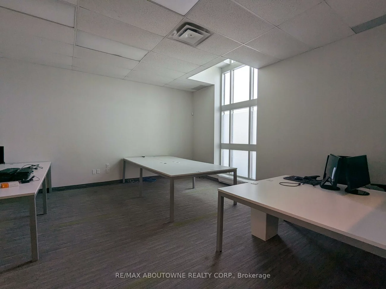 1273, North Service, 1014 - QE Queen Elizabeth, Oakville