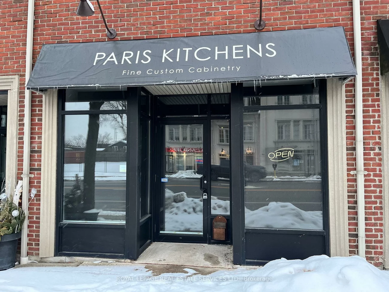 114, Lakeshore, 1002 - CO Central, Oakville