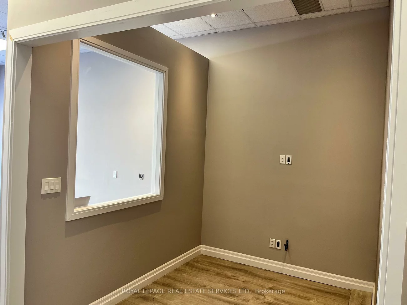 114, Lakeshore, 1002 - CO Central, Oakville