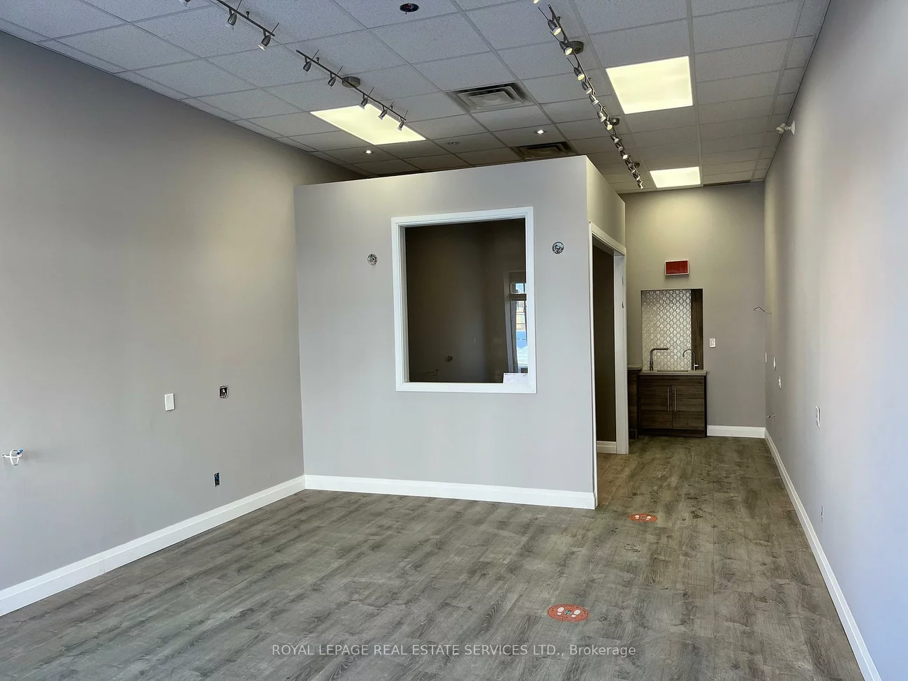 114, Lakeshore, 1002 - CO Central, Oakville