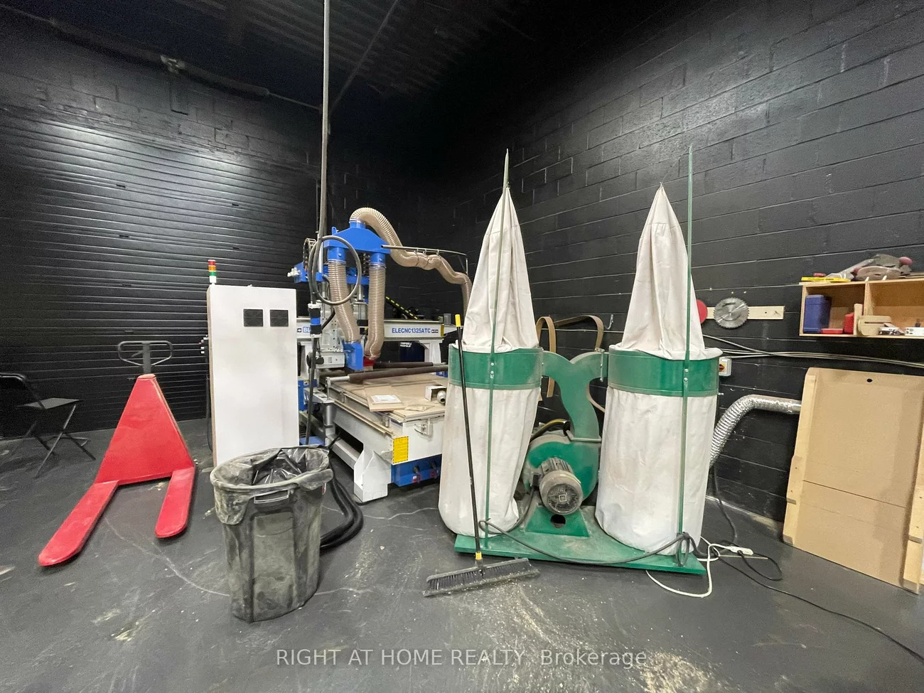 345, Wyecroft, 1014 - QE Queen Elizabeth, Oakville