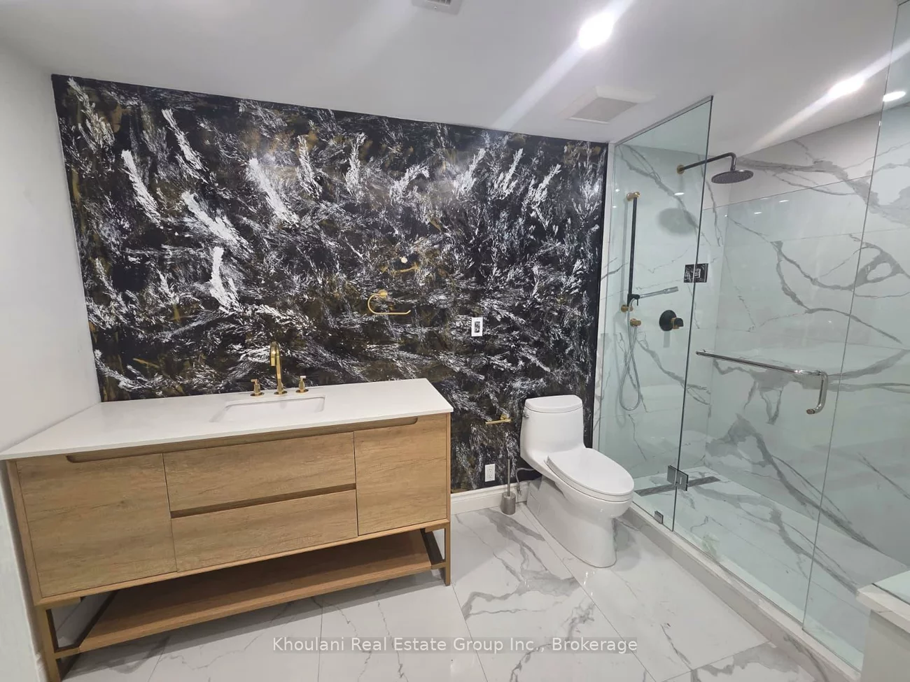 615, Third, 1014 - QE Queen Elizabeth, Oakville