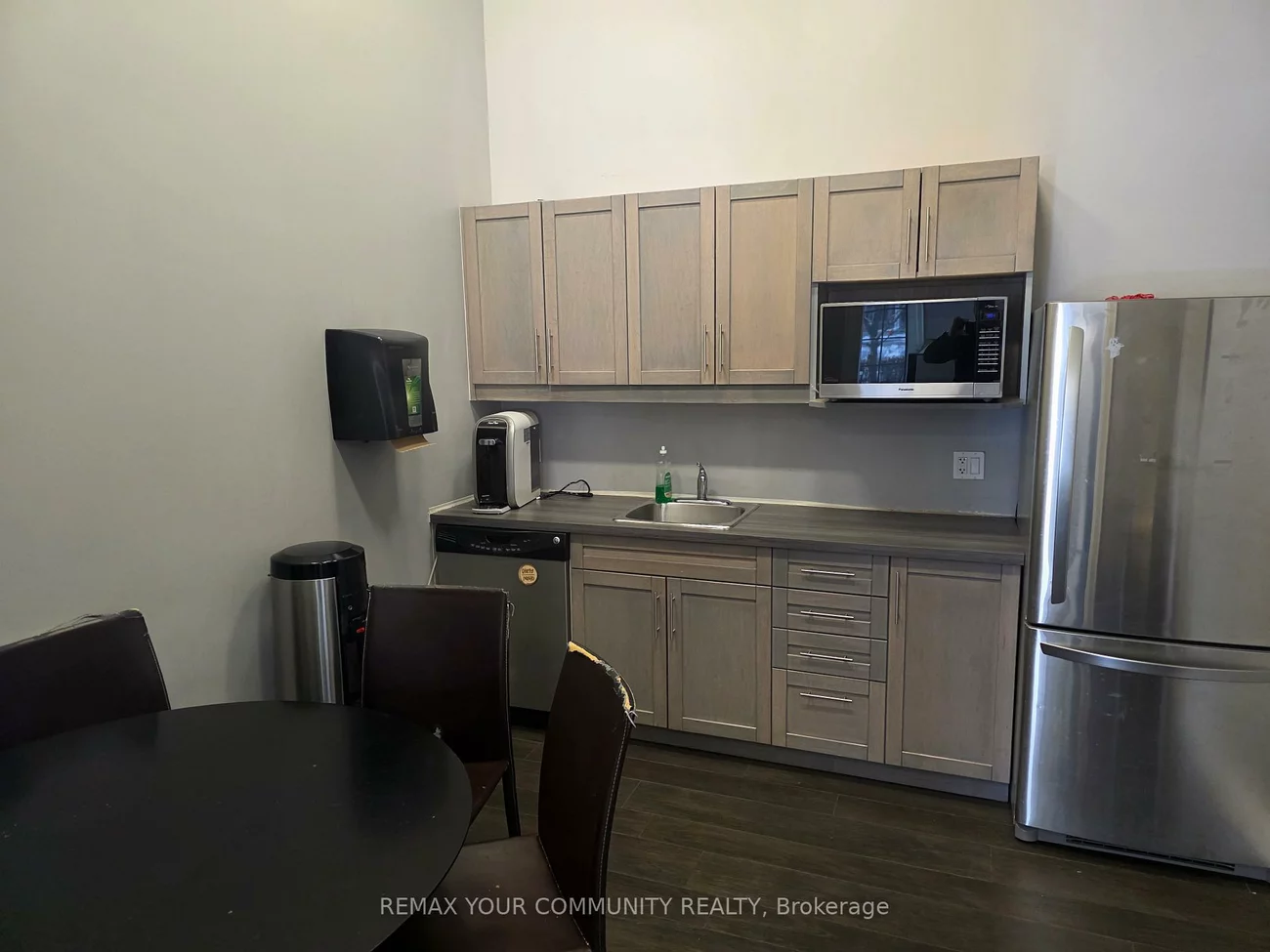 1525, Cornwall, 1014 - QE Queen Elizabeth, Oakville