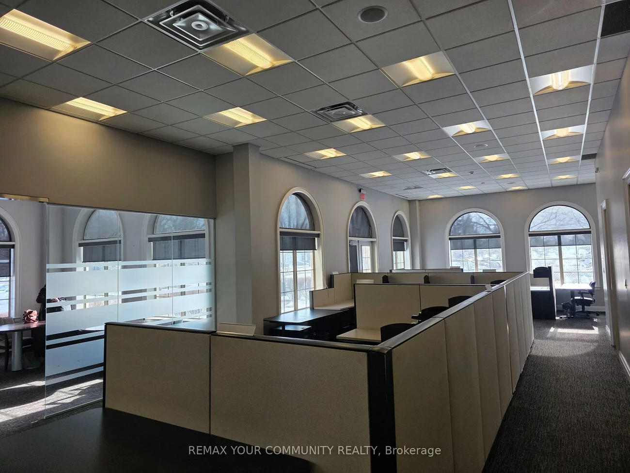 1525, Cornwall, 1014 - QE Queen Elizabeth, Oakville