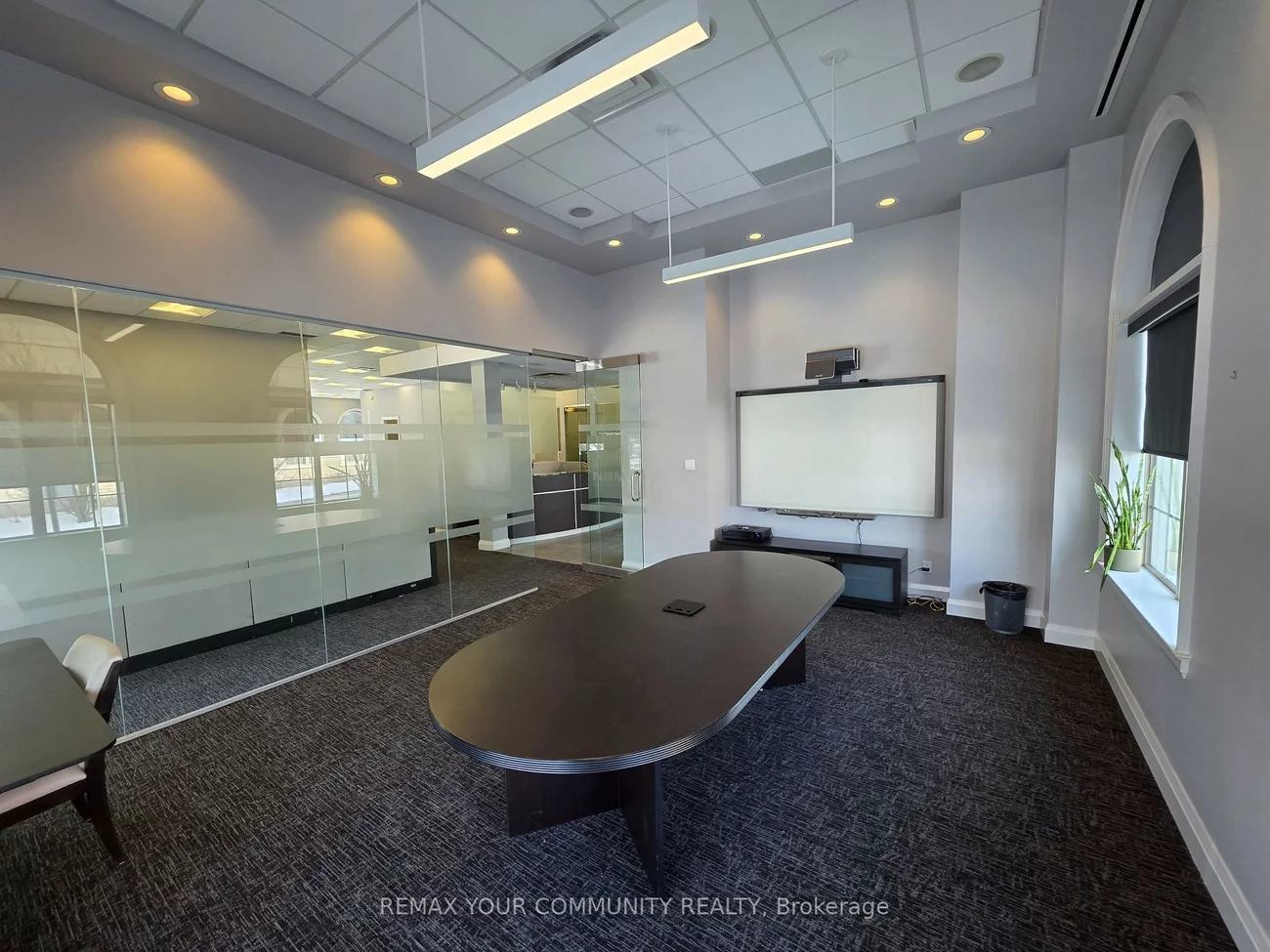 1525, Cornwall, 1014 - QE Queen Elizabeth, Oakville