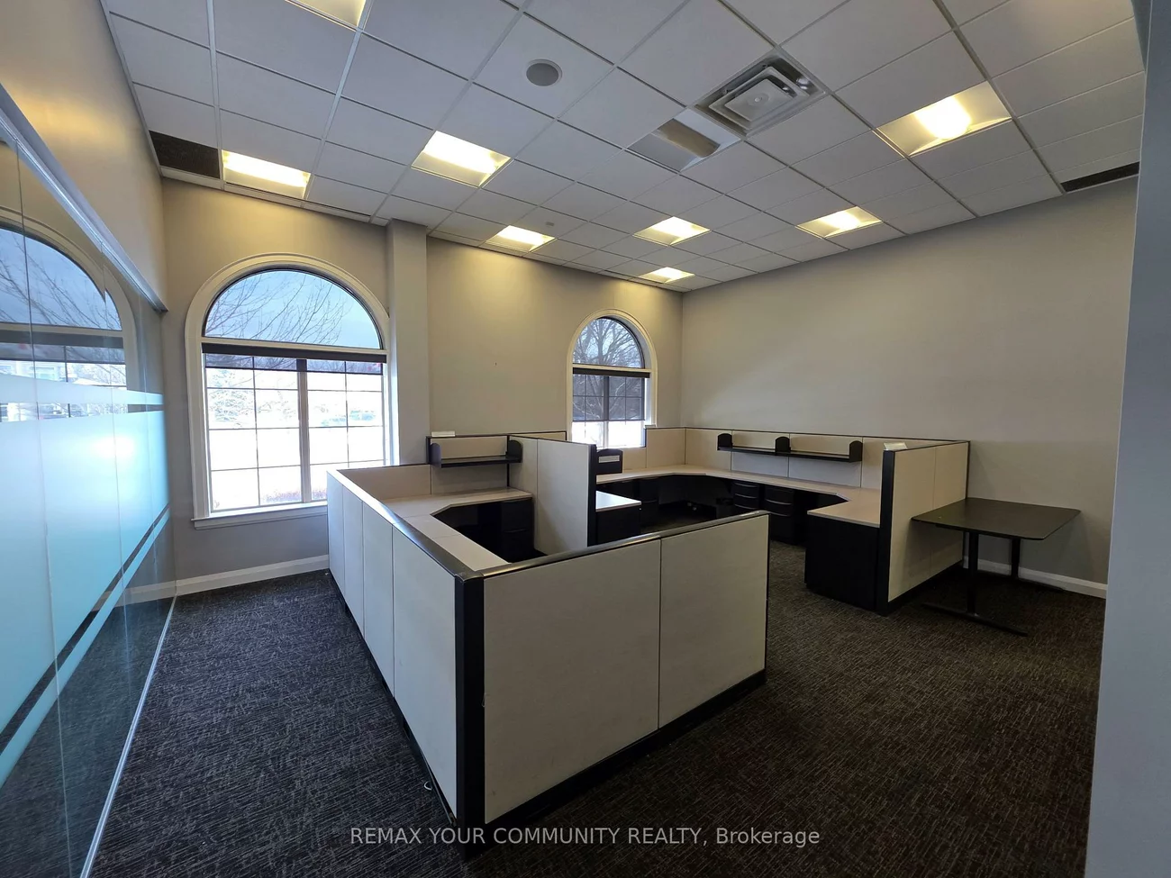 1525, Cornwall, 1014 - QE Queen Elizabeth, Oakville