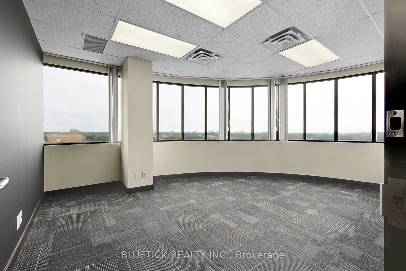 700, Dorval, 1014 - QE Queen Elizabeth, Oakville