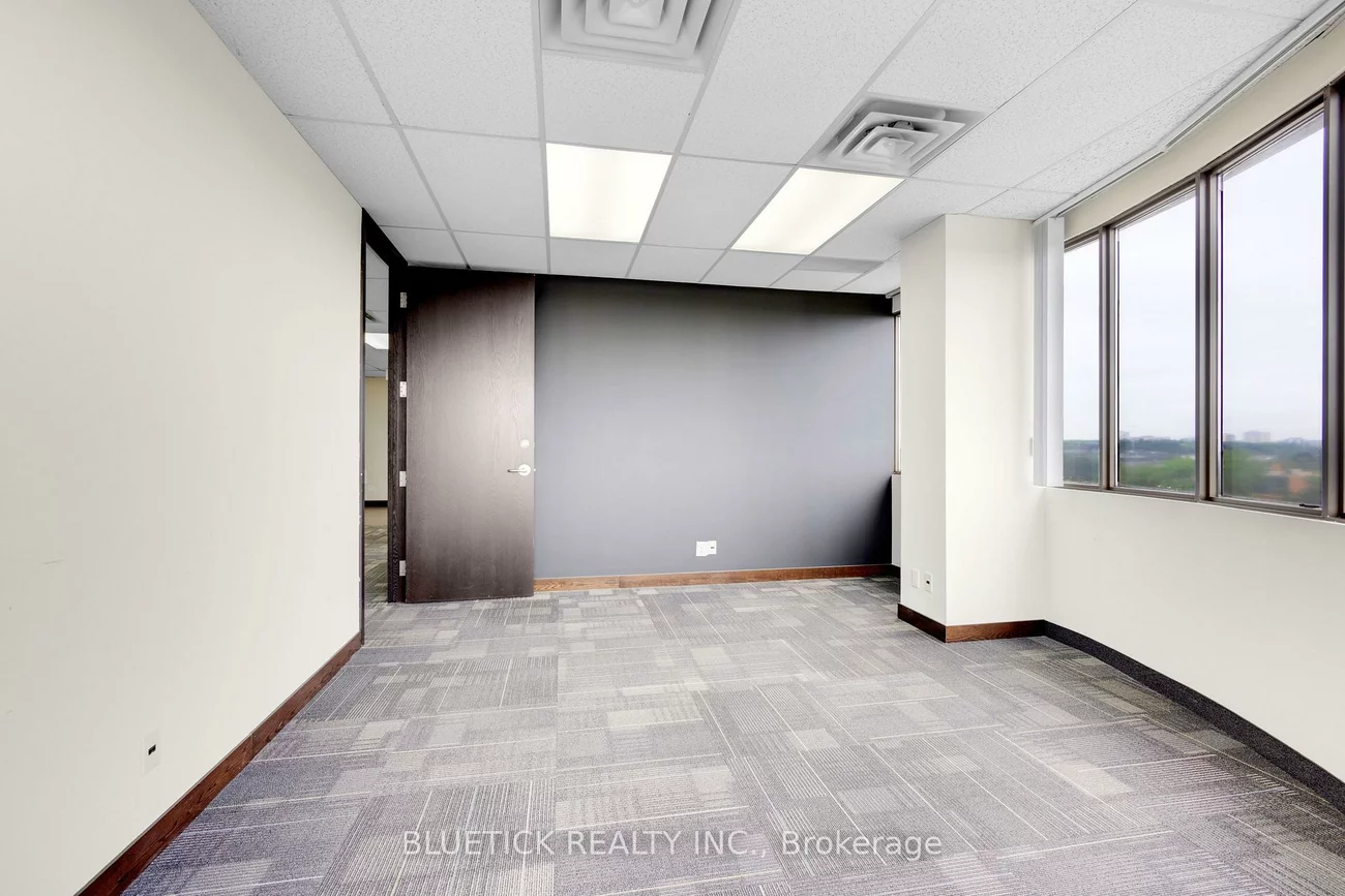 700, Dorval, 1014 - QE Queen Elizabeth, Oakville