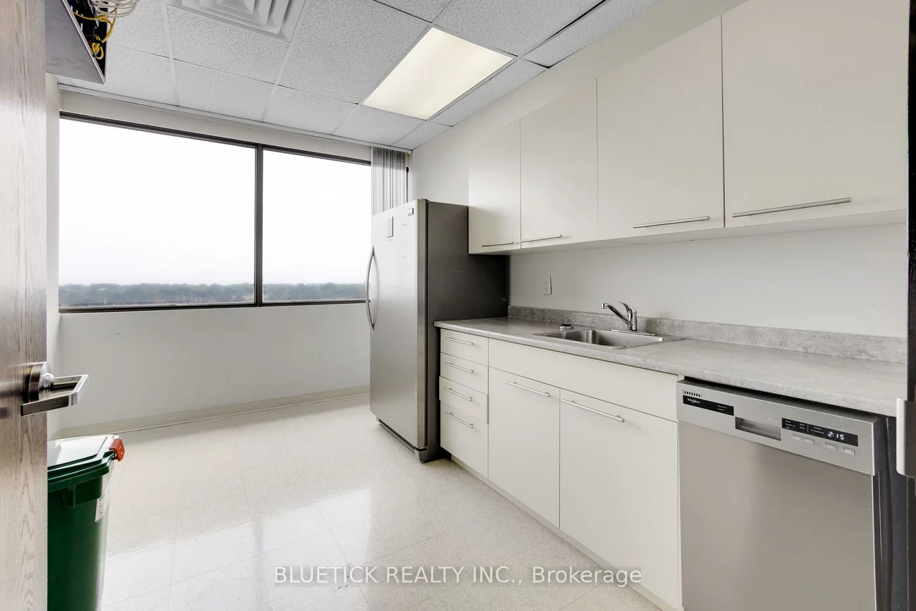 700, Dorval, 1014 - QE Queen Elizabeth, Oakville