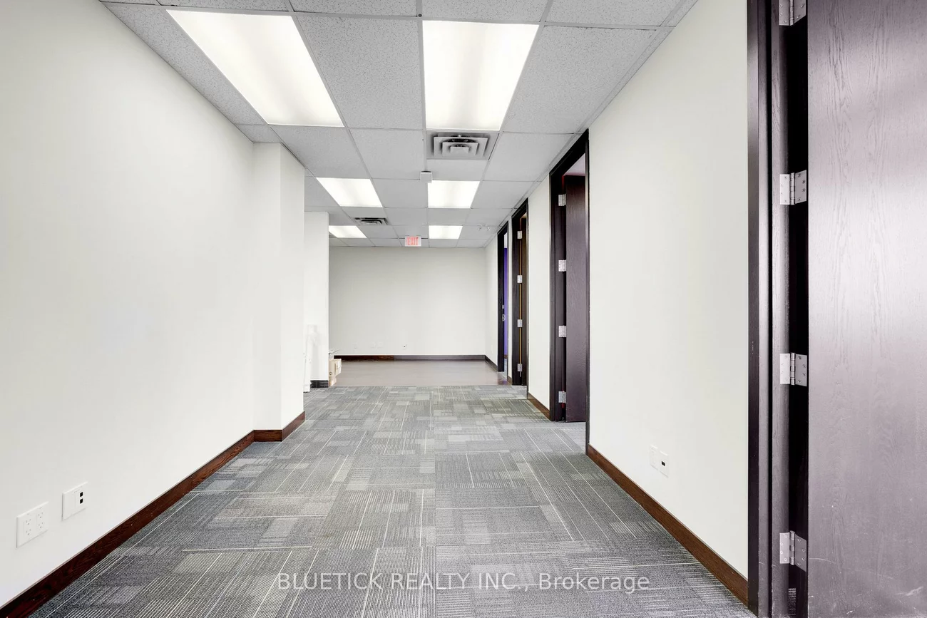 700, Dorval, 1014 - QE Queen Elizabeth, Oakville