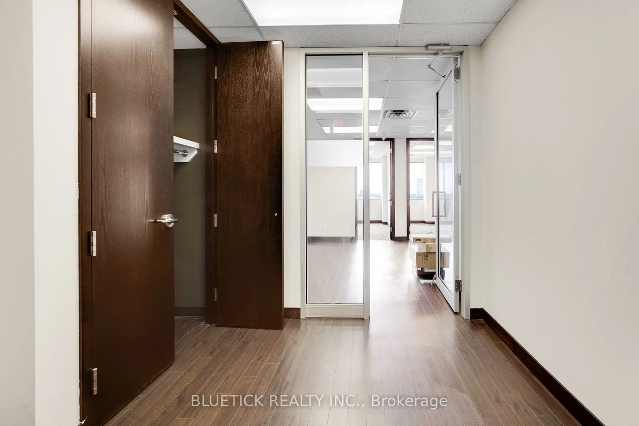 700, Dorval, 1014 - QE Queen Elizabeth, Oakville