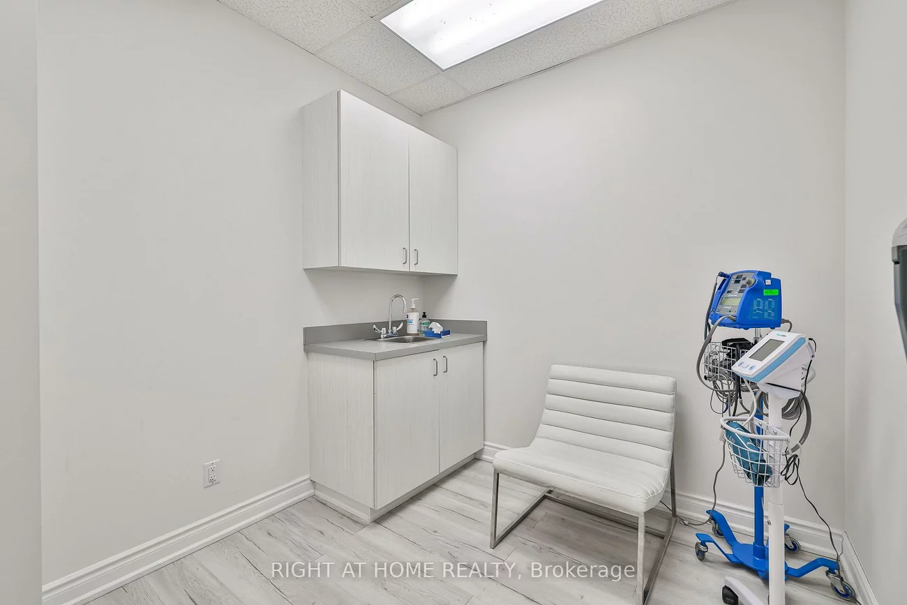 3075, Hospital, 1012 - NW Northwest, Oakville