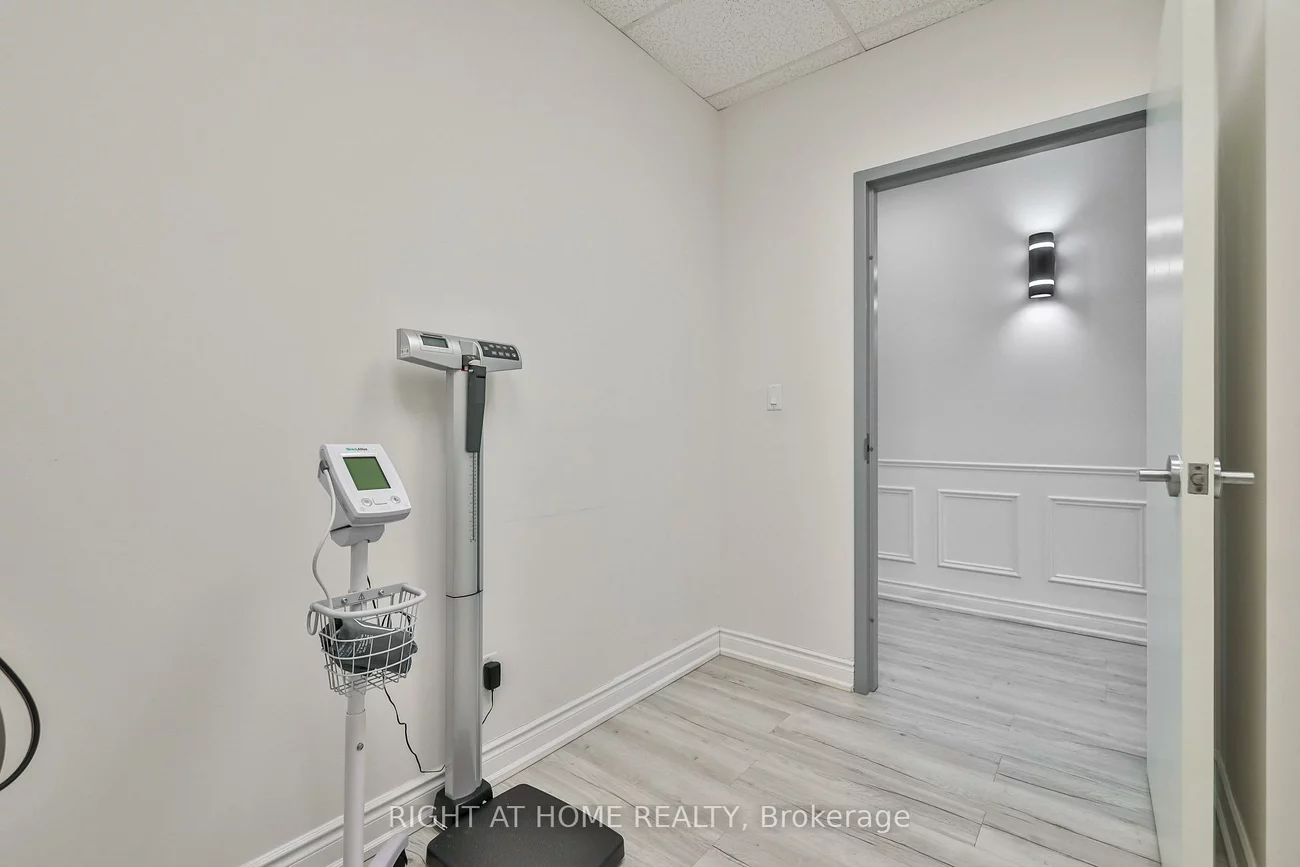 3075, Hospital, 1012 - NW Northwest, Oakville