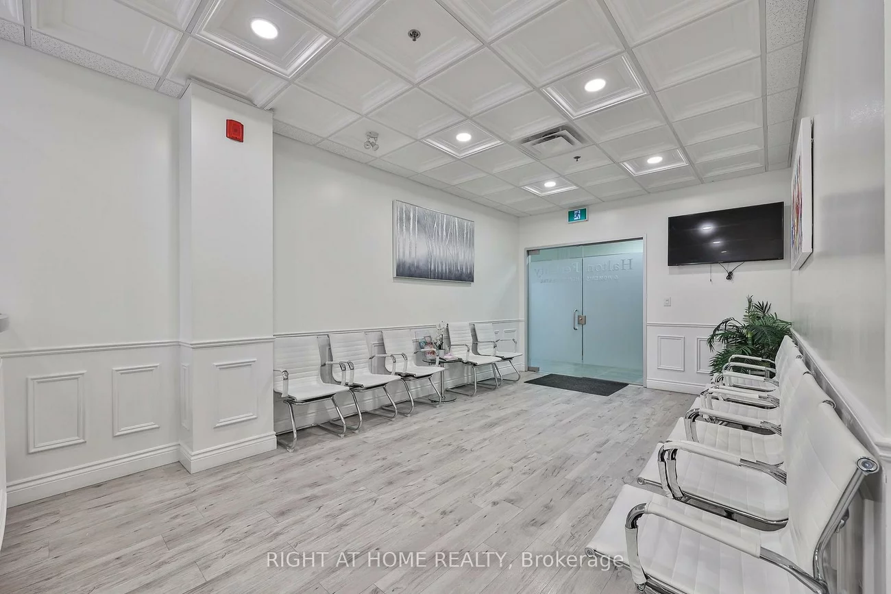 3075, Hospital, 1012 - NW Northwest, Oakville