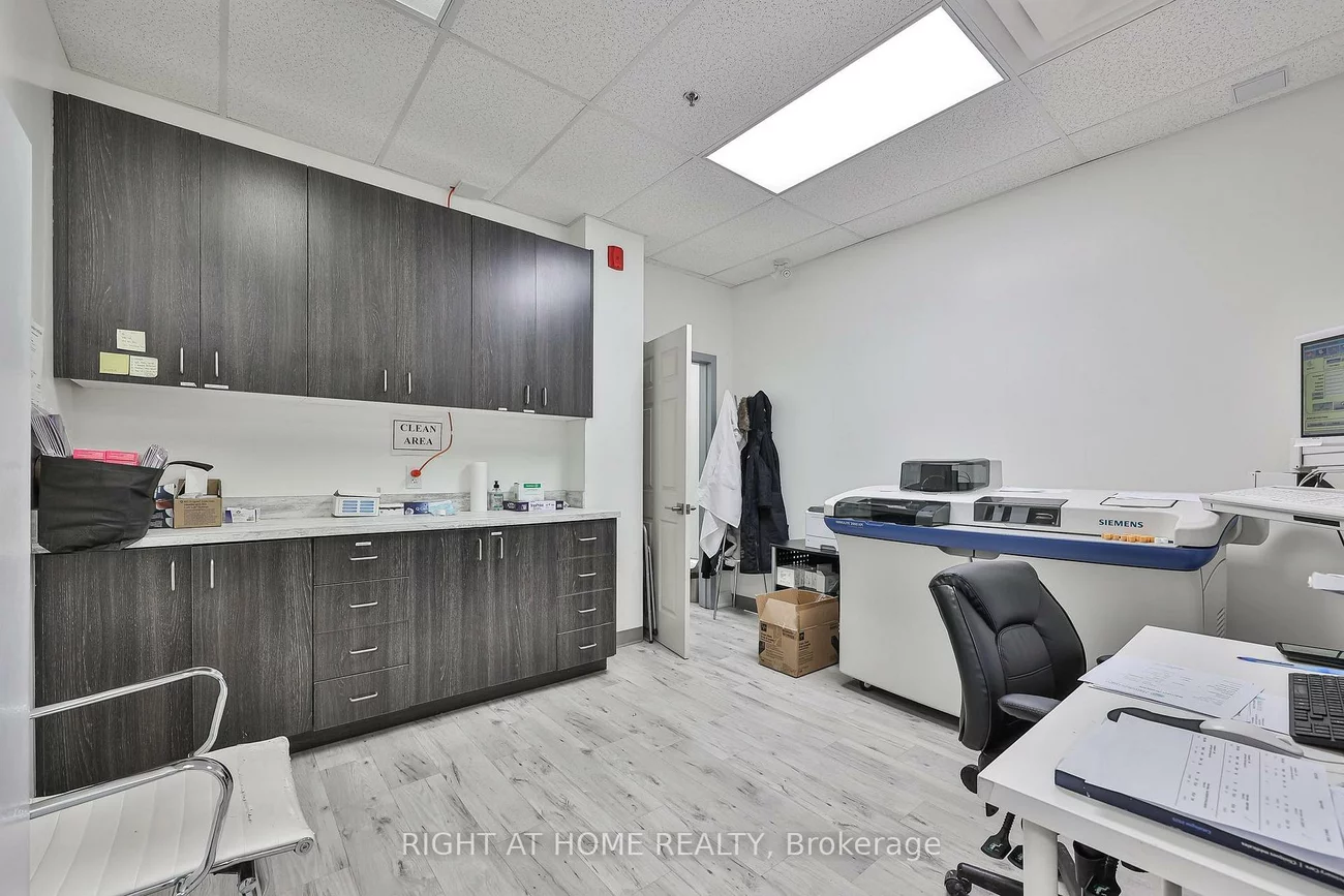 3075, Hospital, 1012 - NW Northwest, Oakville