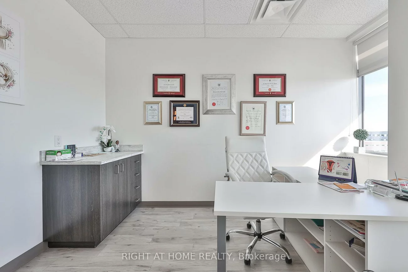 3075, Hospital, 1012 - NW Northwest, Oakville