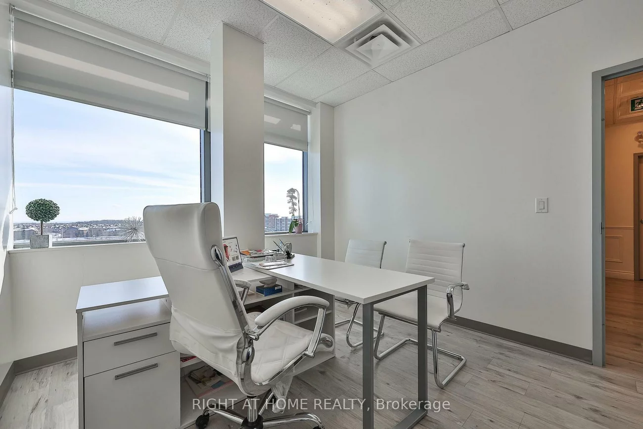 3075, Hospital, 1012 - NW Northwest, Oakville