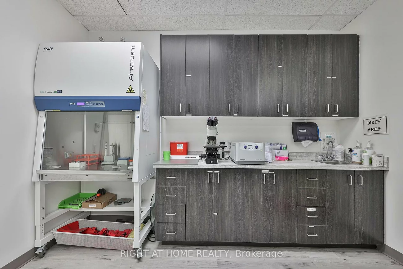 3075, Hospital, 1012 - NW Northwest, Oakville