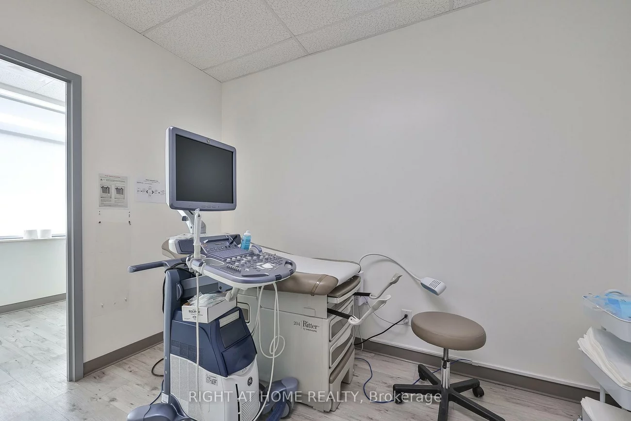 3075, Hospital, 1012 - NW Northwest, Oakville