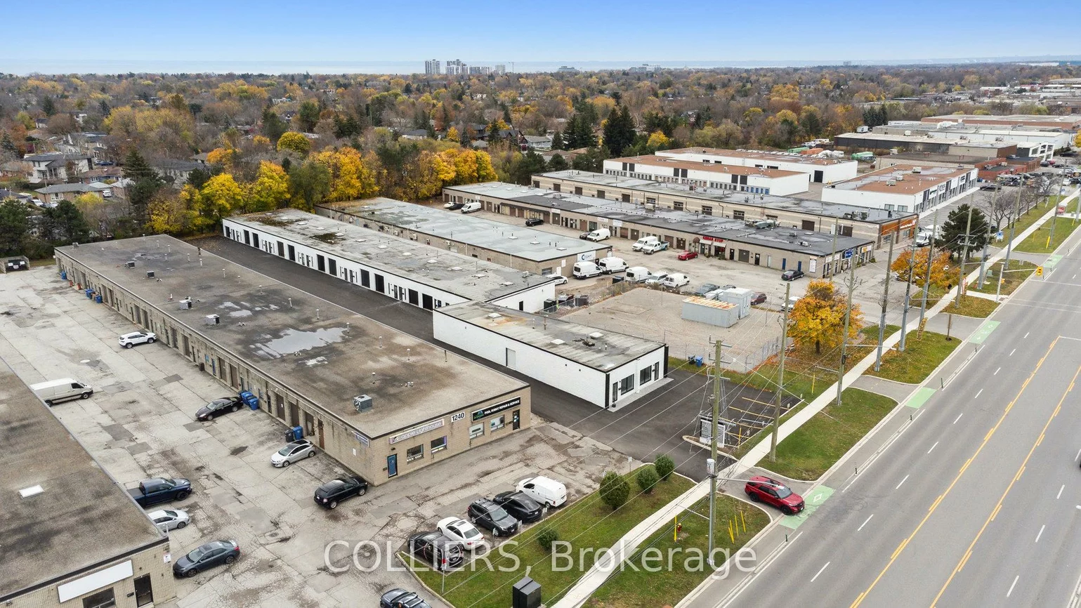 1244, Speers, 1014 - QE Queen Elizabeth, Oakville