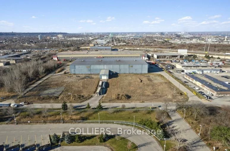 1244, Speers, 1014 - QE Queen Elizabeth, Oakville