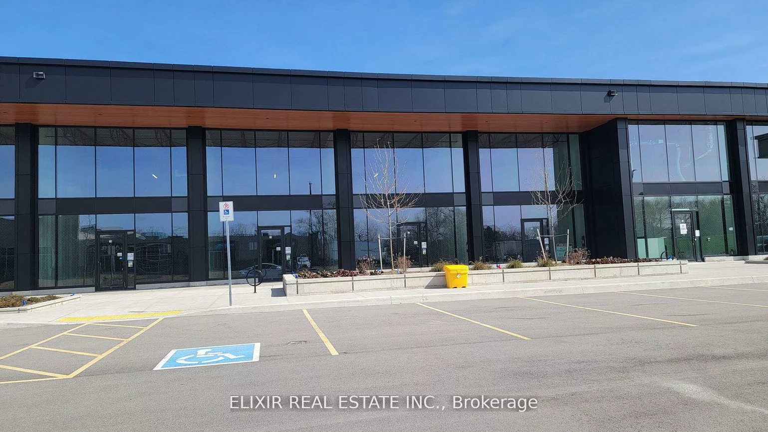 530, speers, 1014 - QE Queen Elizabeth, Oakville