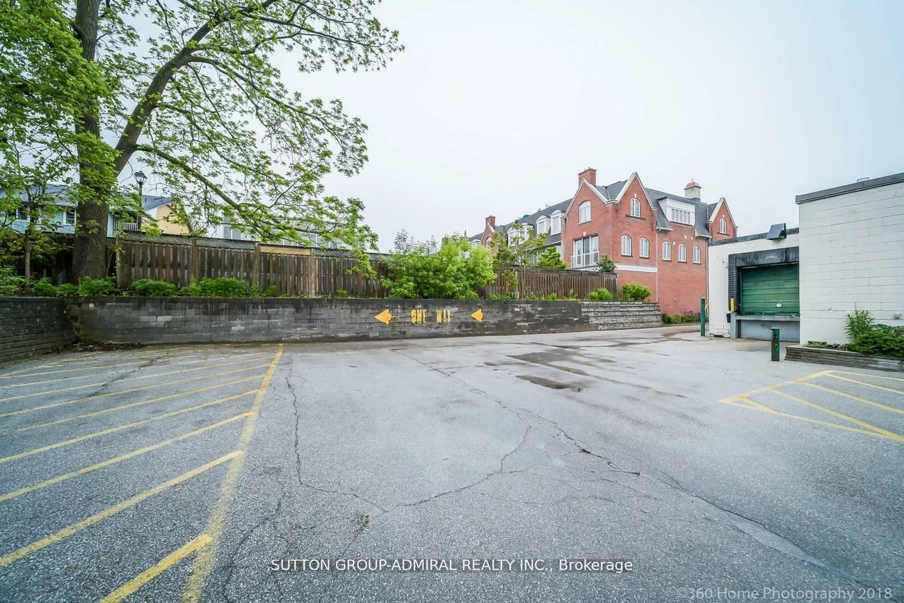 104, Lakeshore, 1002 - CO Central, Oakville