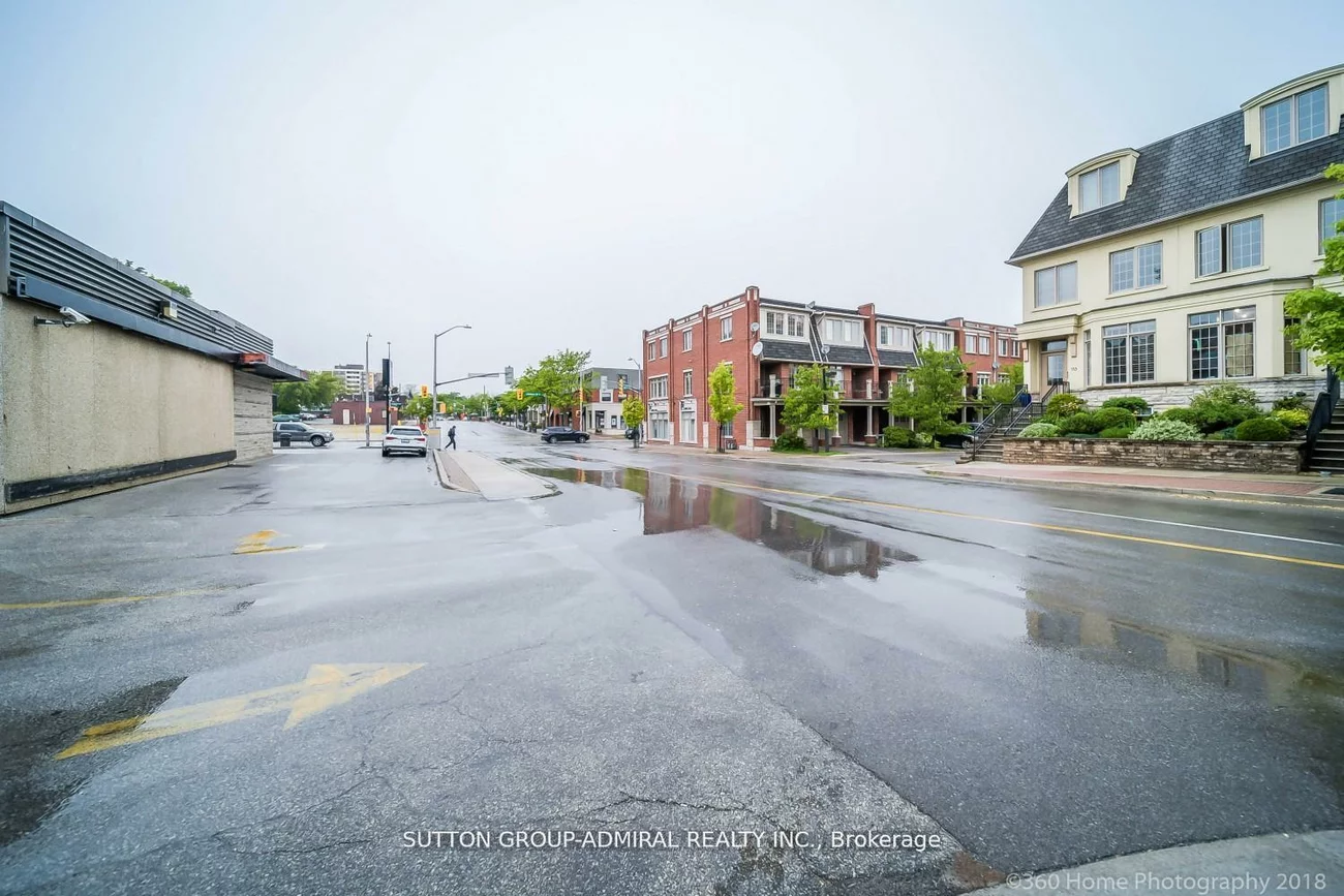 104, Lakeshore, 1002 - CO Central, Oakville