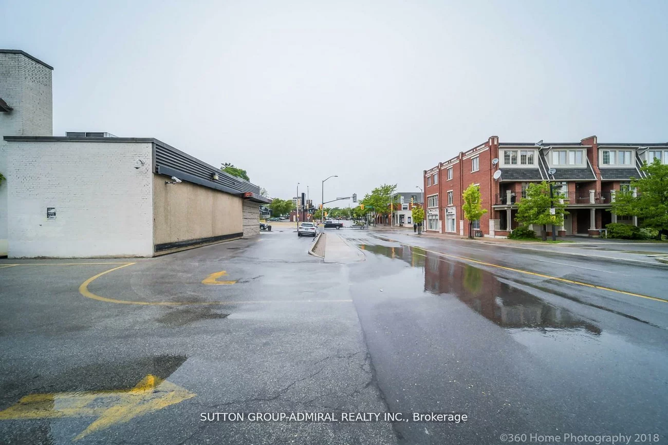 104, Lakeshore, 1002 - CO Central, Oakville