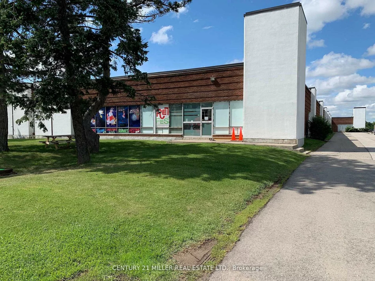 1100, INVICTA, 1014 - QE Queen Elizabeth, Oakville