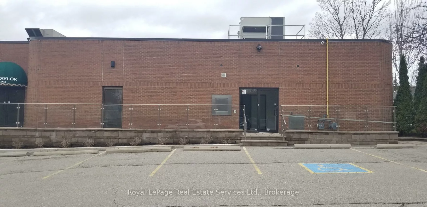 60, Lakeshore, 1002 - CO Central, Oakville