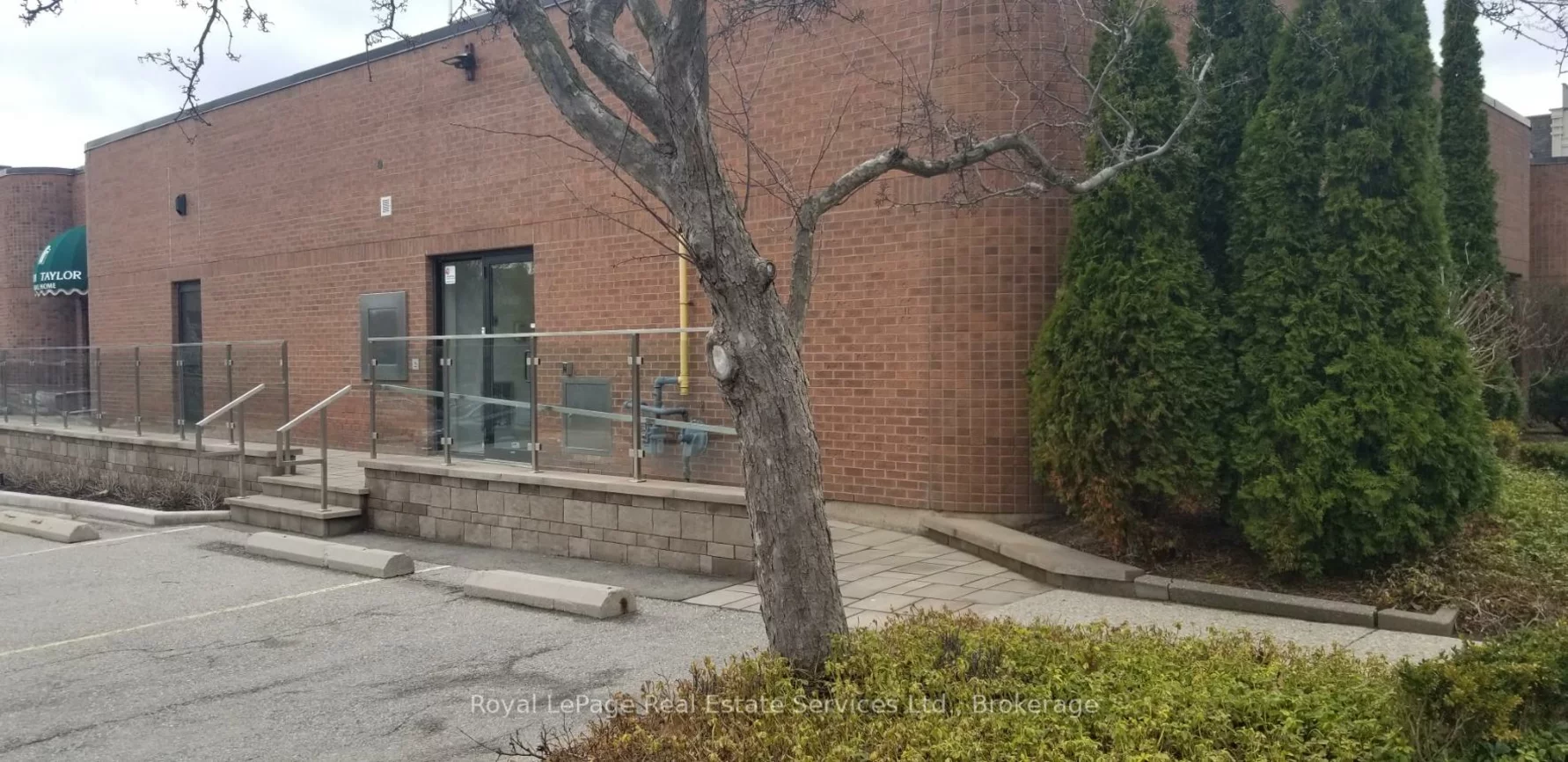 60, Lakeshore, 1002 - CO Central, Oakville