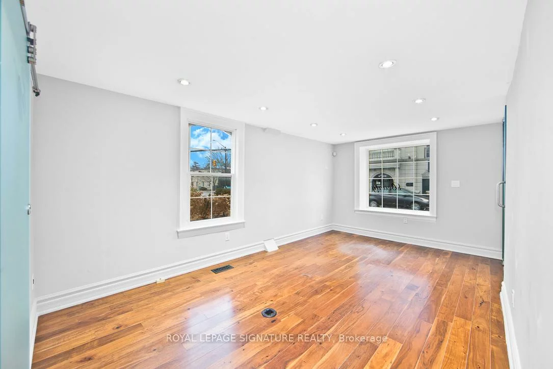 136, Trafalgar, 1013 - OO Old Oakville, Oakville