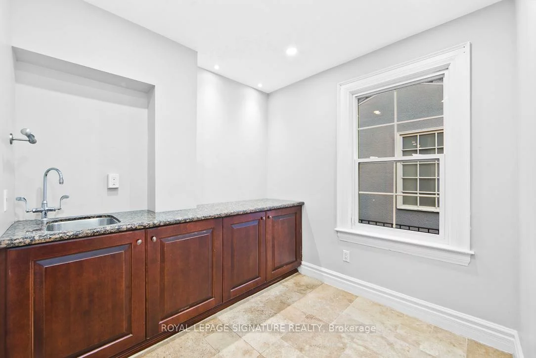 136, Trafalgar, 1013 - OO Old Oakville, Oakville