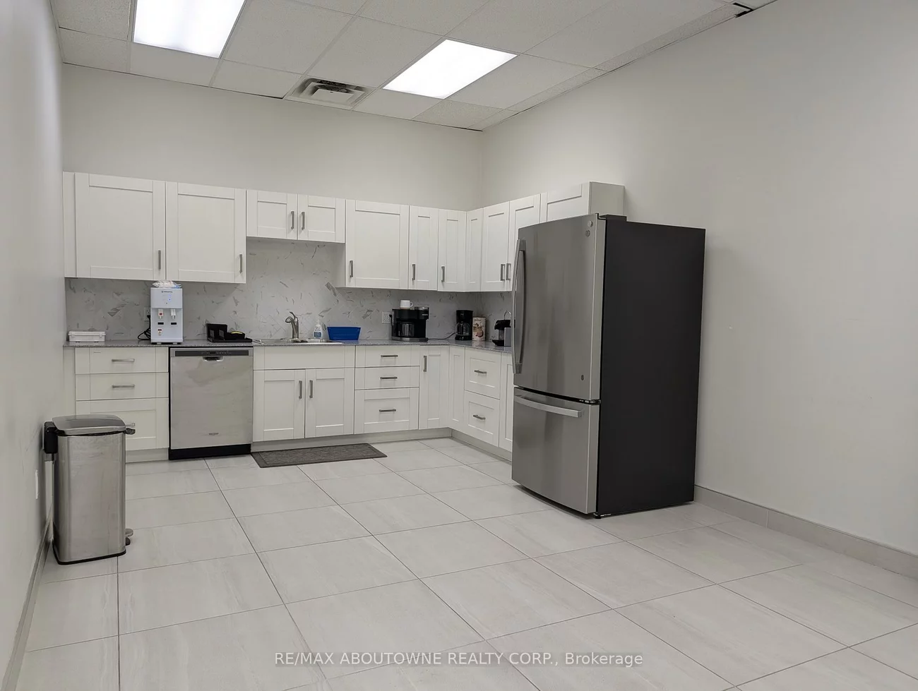 1273, North Service, 1014 - QE Queen Elizabeth, Oakville