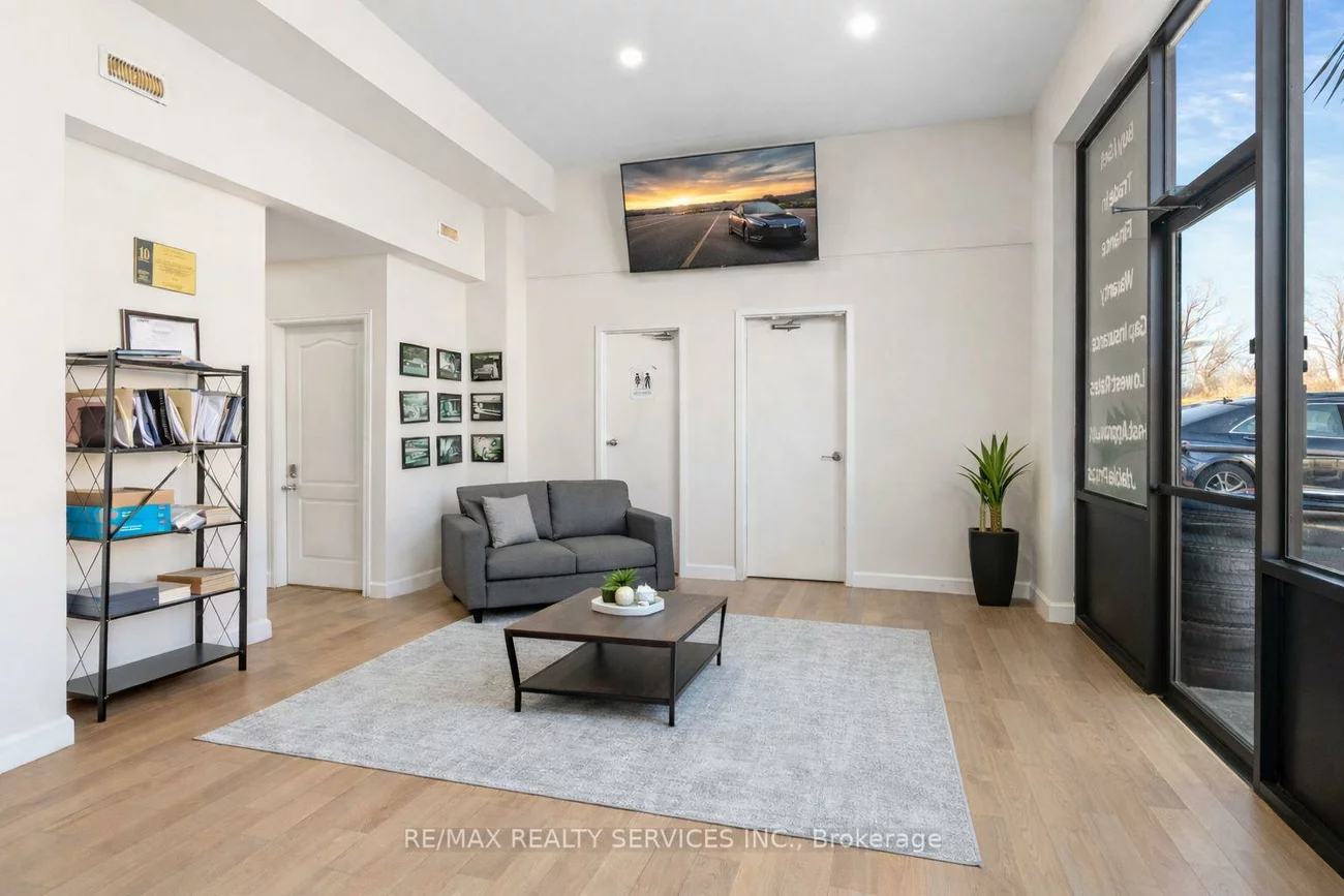 2479, Beryl, 1014 - QE Queen Elizabeth, Oakville