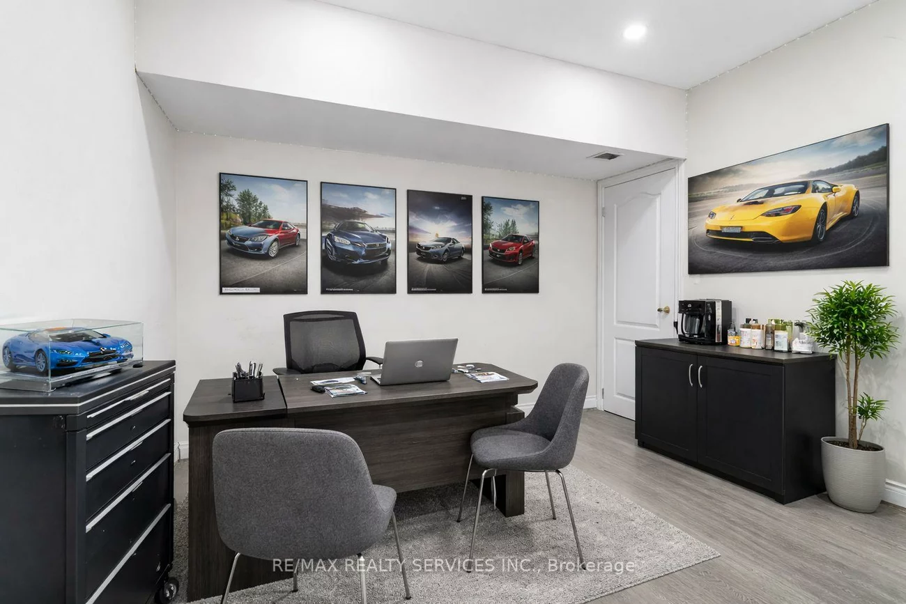 2479, Beryl, 1014 - QE Queen Elizabeth, Oakville