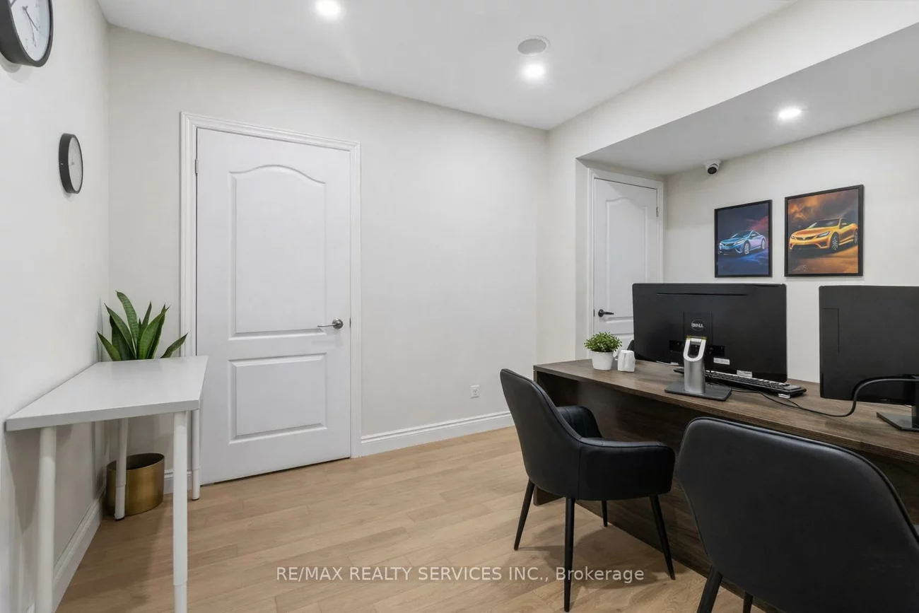 2479, Beryl, 1014 - QE Queen Elizabeth, Oakville