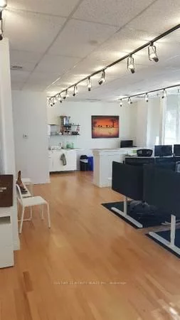 323, Kerr, 1002 - CO Central, Oakville