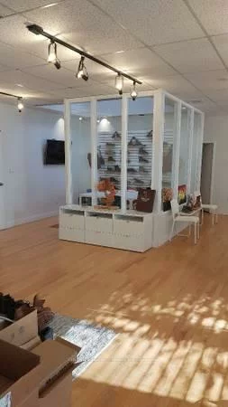 323, Kerr, 1002 - CO Central, Oakville