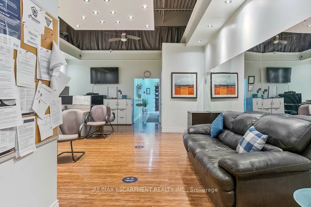 2400, Wyecroft, 1014 - QE Queen Elizabeth, Oakville