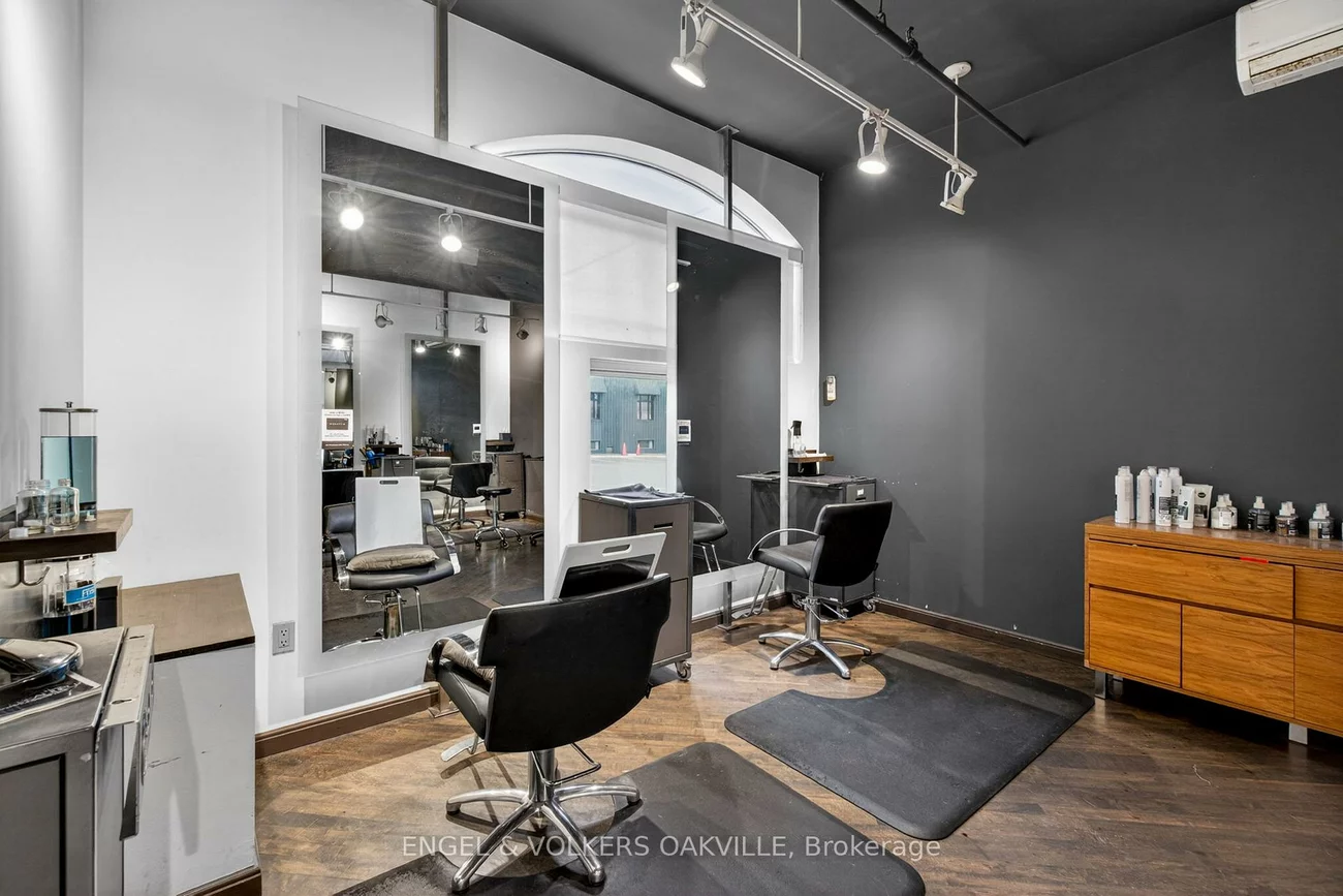 145, Lakeshore, 1013 - OO Old Oakville, Oakville